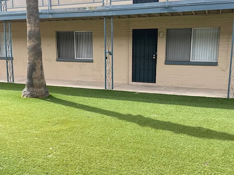 Beautiful one and two bedroom units available now! — Photo 15