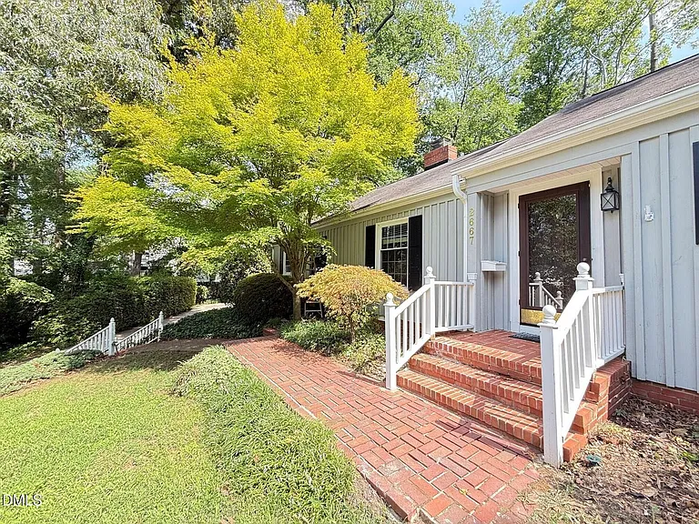 2667 Davis St — Photo 2