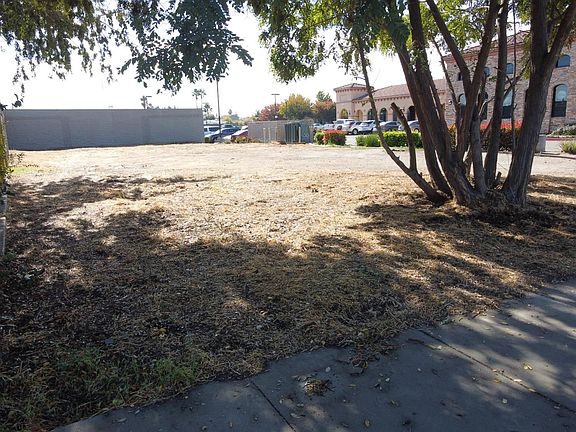 3rd image of 1566 W Yosemite Ave