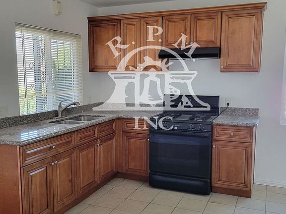3rd image of 816 S 6th St APT A