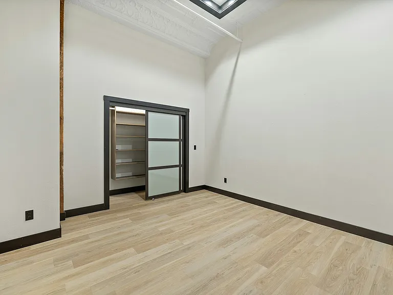 522 6th St #301 — Photo 10