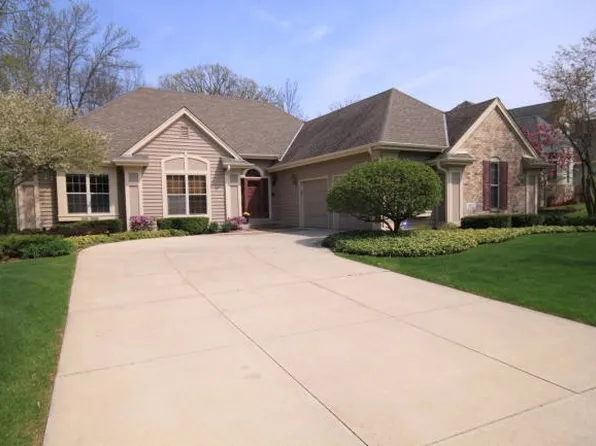 W164N5282 Creekwood Xing, Menomonee Falls, WI 53051