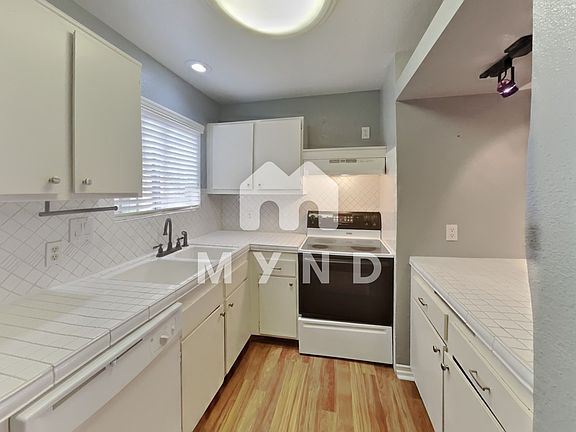 5th image of 5043 Spencer St