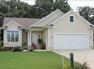 209 Oak Ridge Cir, Waverly, IA 50677