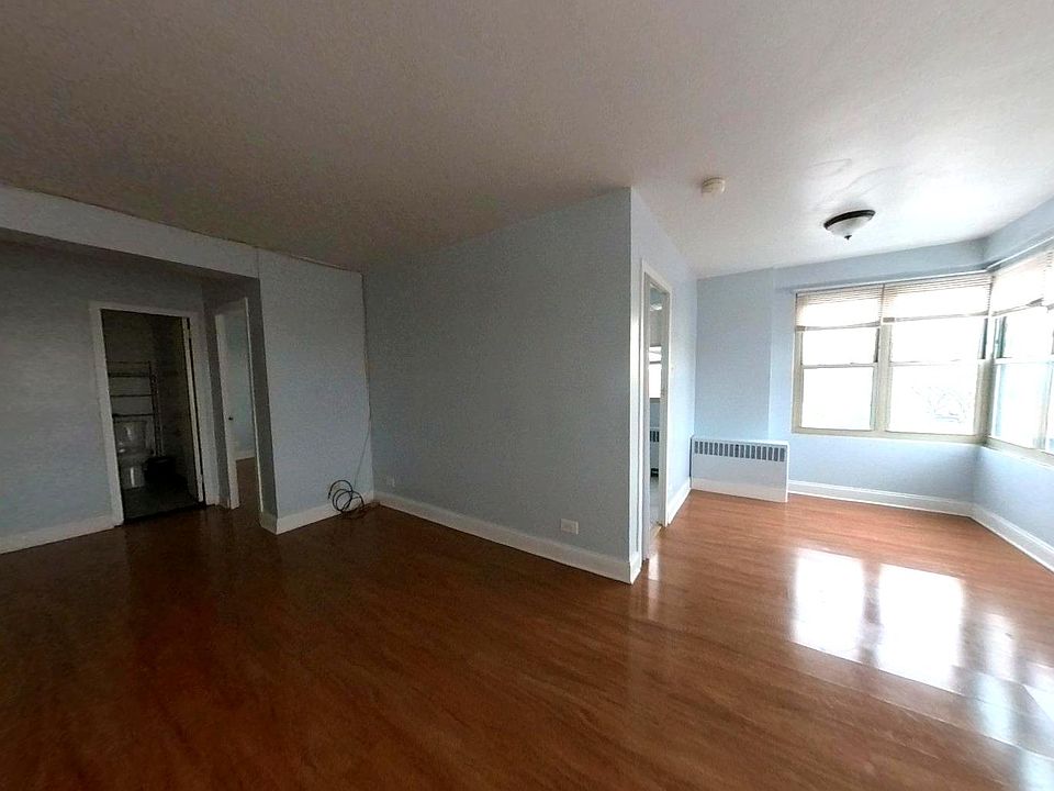 1st image of 2610 W Balmoral Ave #708