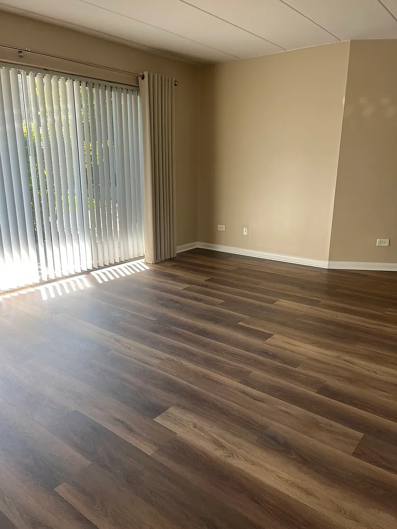 2 bed, 900 sqft, $1,600 — Photo 3