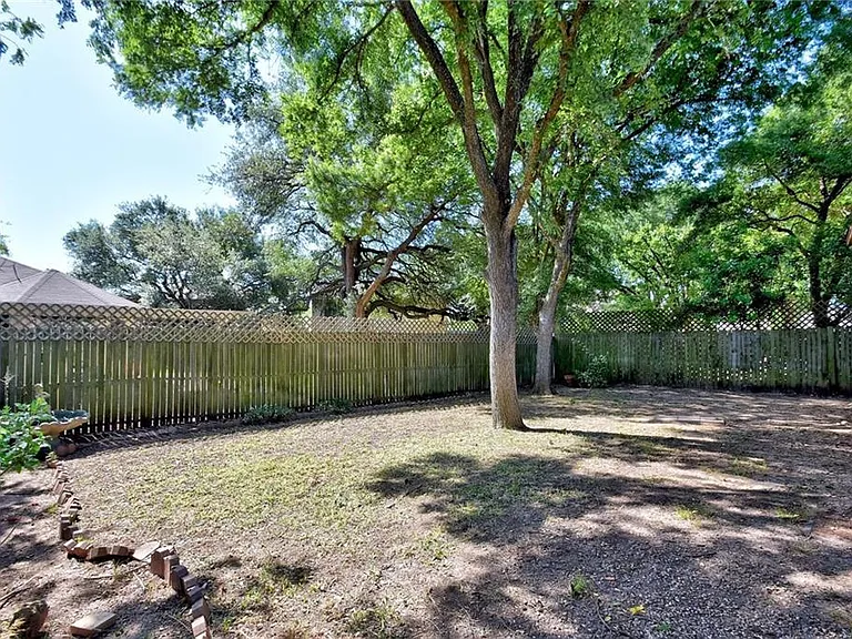 7509 Spivey Dr — Photo 21