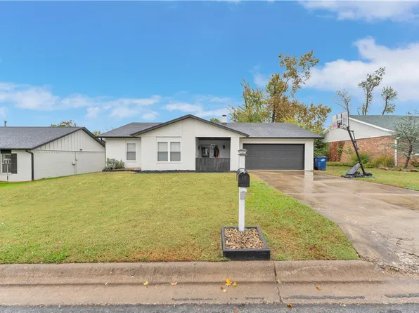 2713 W Gum St, Rogers, AR 72758