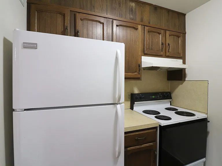 209 Colonial Dr — Photo 10