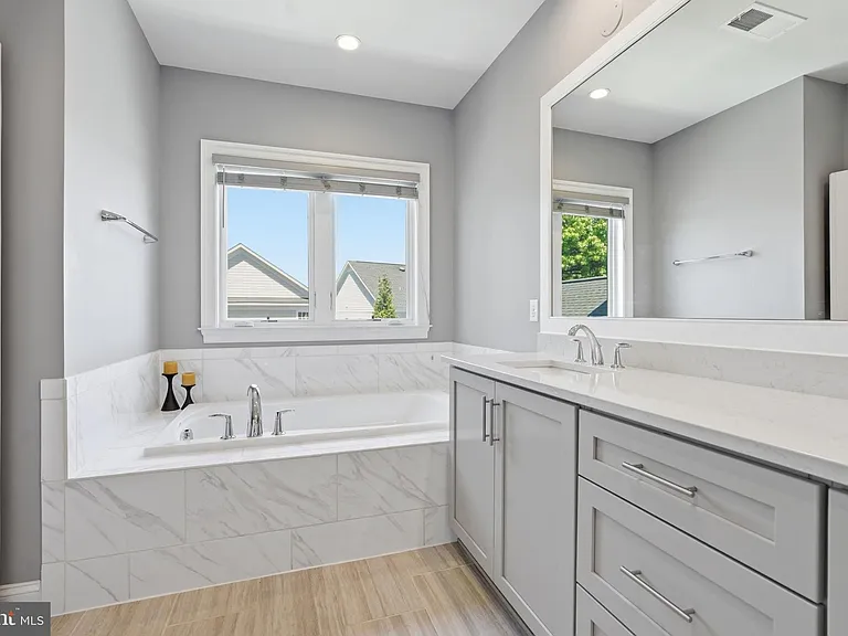 9123 Old Georgetown Rd — Photo 23