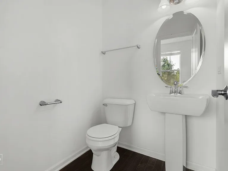 821 W Chase Ln — Photo 14