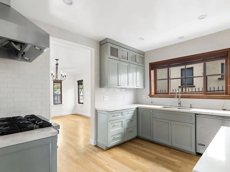 1018 S Stanley Ave — Photo 10