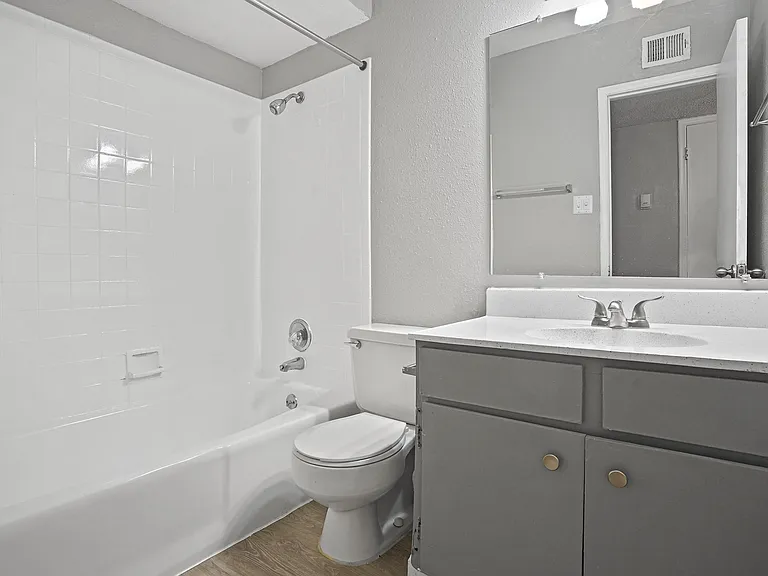 Paso Oeste Apartments — Photo 17