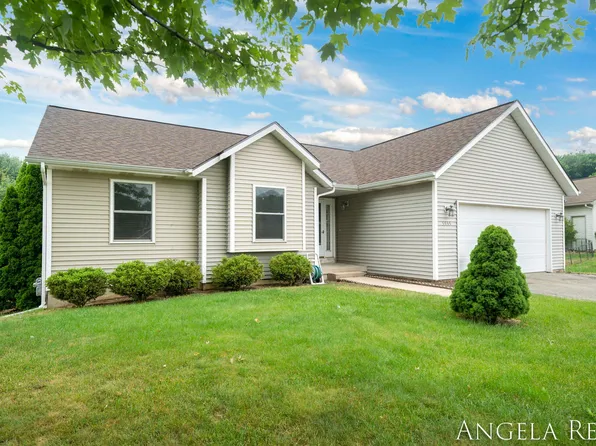 5555 Columbine Ave NE, Comstock Park, MI 49321