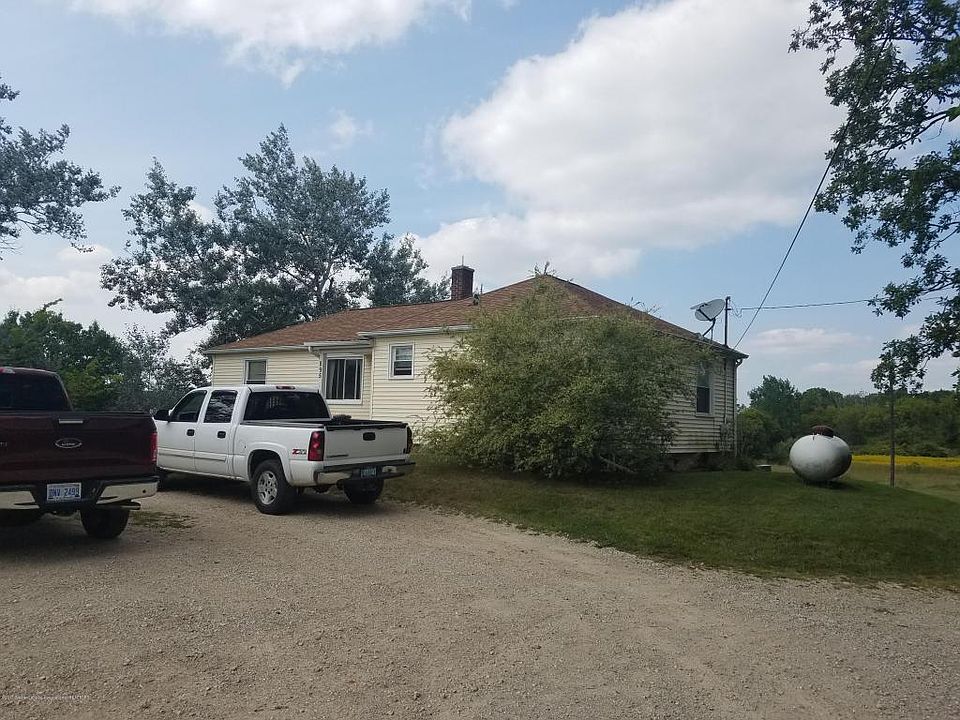 1st image of 895 Island Hwy