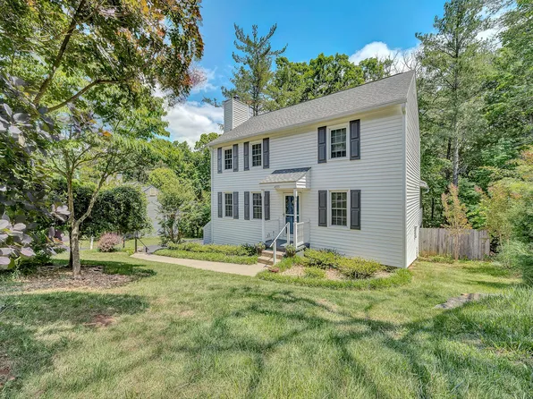 4555 Summerset Dr, Roanoke, VA 24018