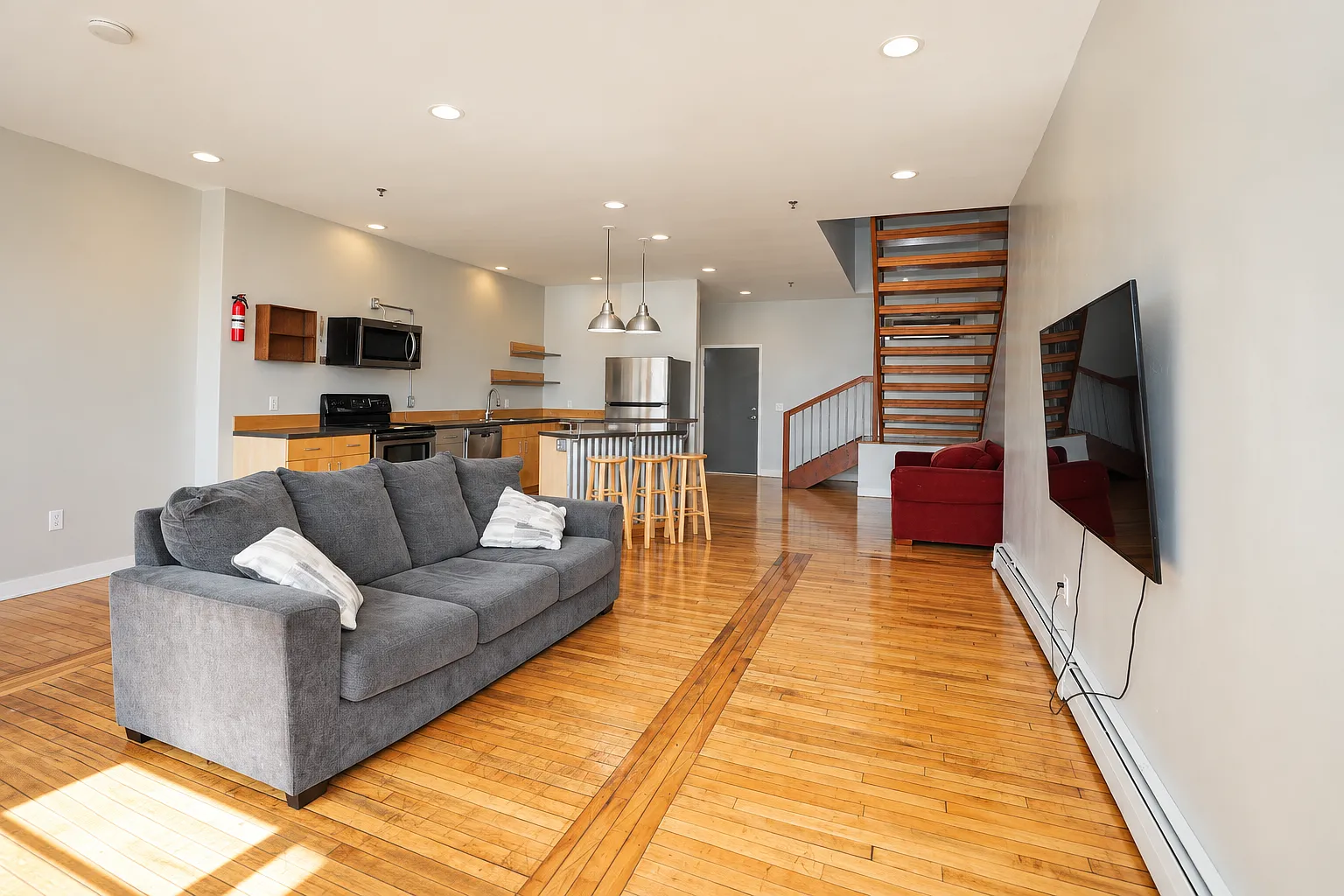 5 bed, 2985 sqft, $3,100 — Photo 1