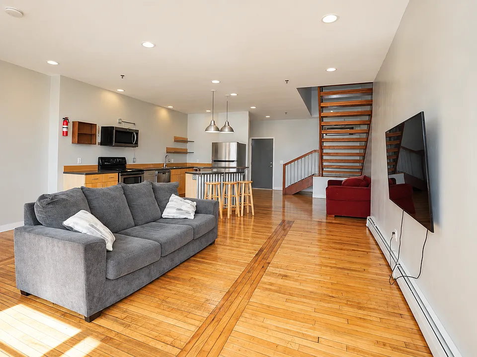 74 Carroll St #R3-3