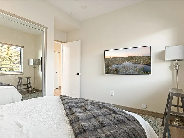 1215 Valley View Dr — Photo 22