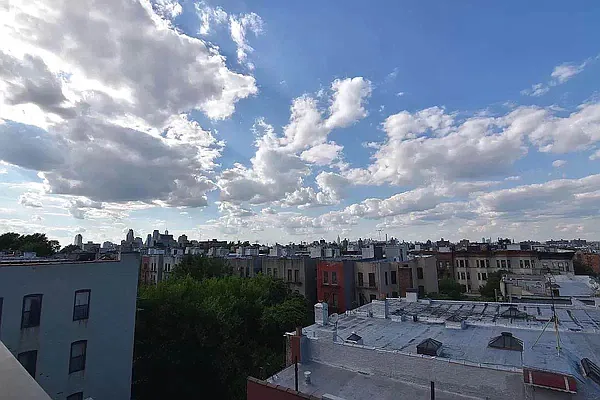 Rented by Tapiro Realty | media 18