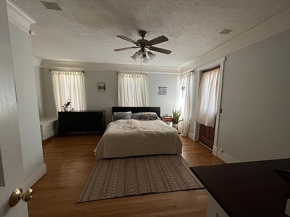 5th image of 228 Green St APT 1L