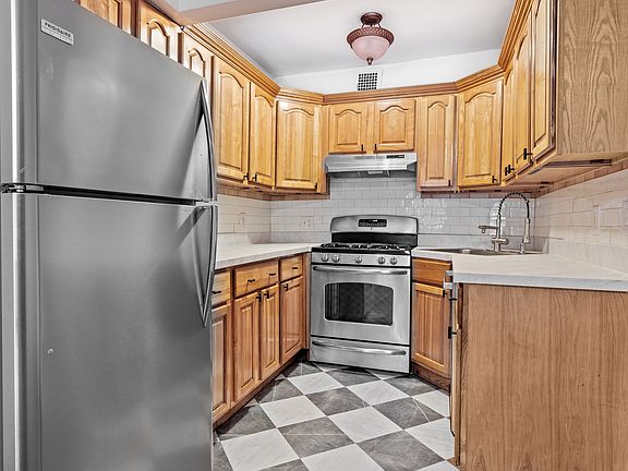 3rd image of 134 Park Pl #1