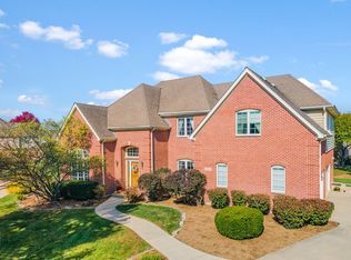 3012 Royal Queens Ct, Saint Charles, IL 60174