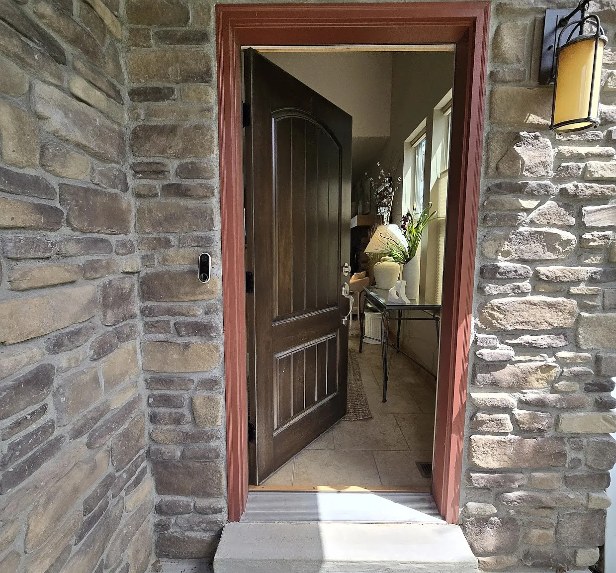 4 bed, 2402 sqft, $4,600 — Photo 2