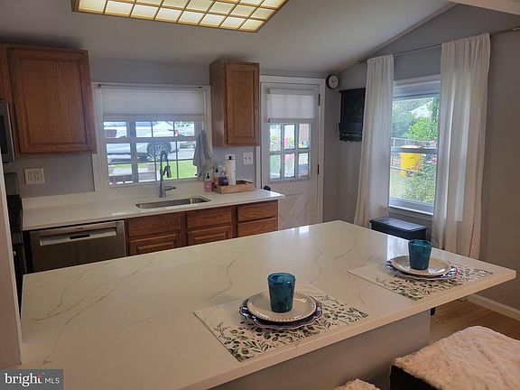 2nd image of 104 Meadow Rd