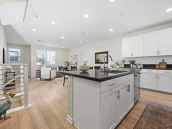 1566 Vista Del Mar Way #3 — Photo 14