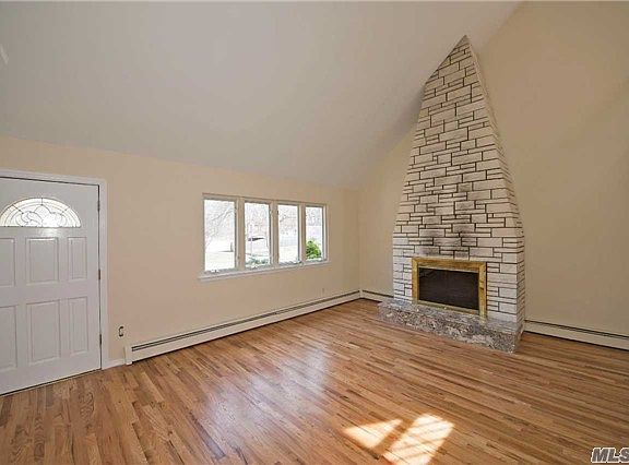 4th image of 2 Ferrick Ave