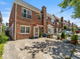 5219 69th Pl, Maspeth, NY 11378