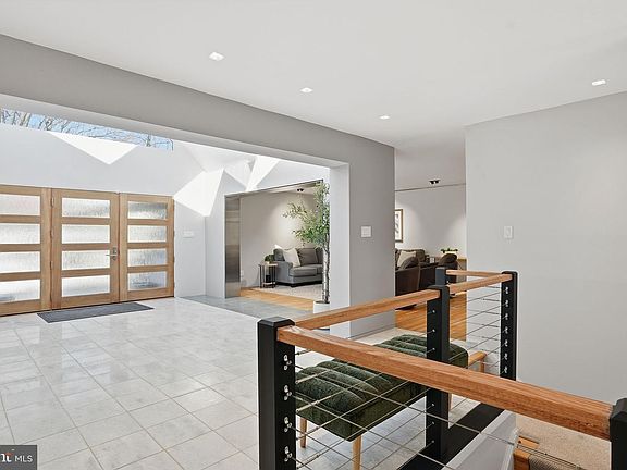 4th image of 15130 Springfield Rd