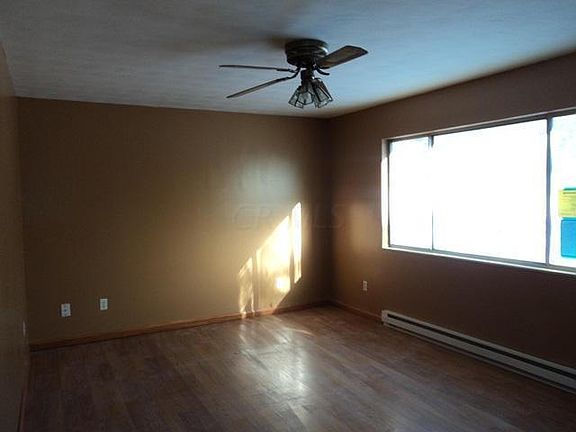 4th image of 370 Cedarhurst Dr