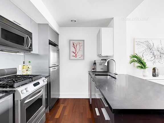 4th image of 350 W 42nd St APT 21E