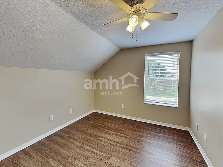 11002 Newbridge Dr — Photo 17