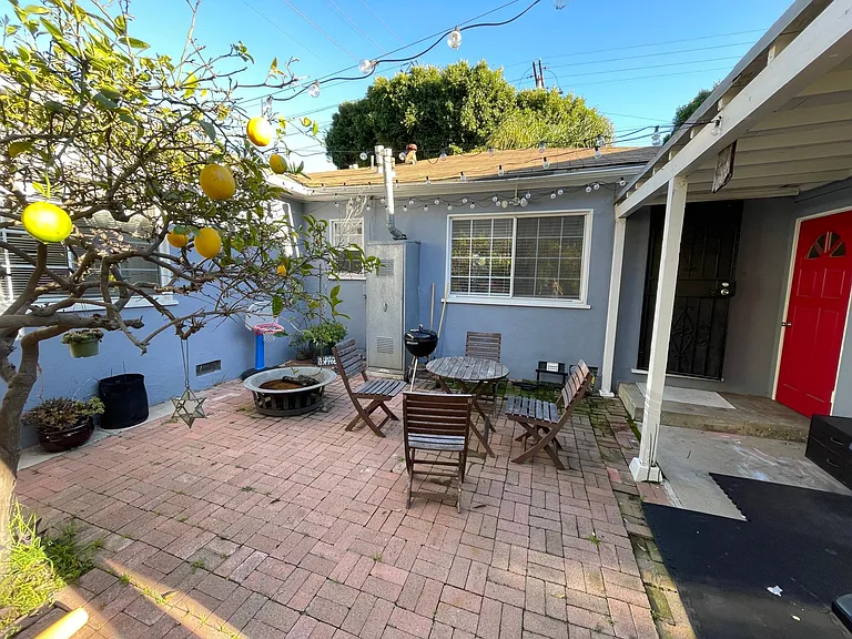 Back Patio- great for entertaining with amazing lemon tree