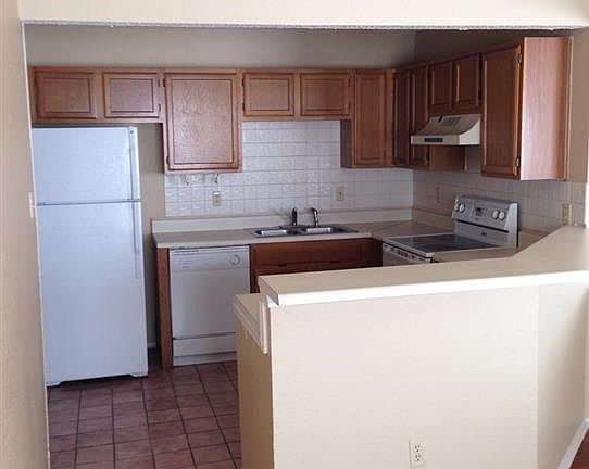 4th image of 7400 Ashcroft Cir