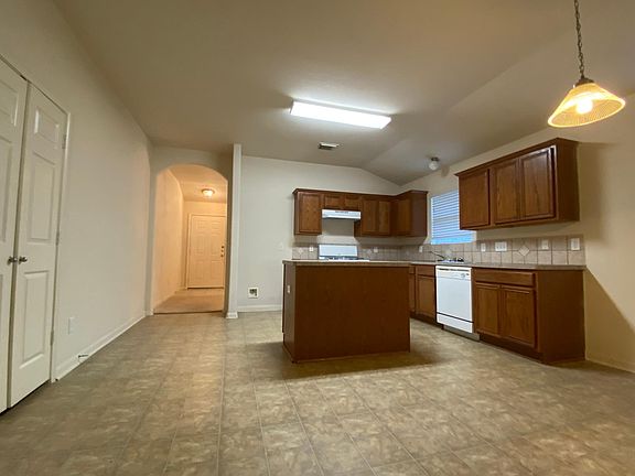4th image of 1734 Vanderwilt Ln