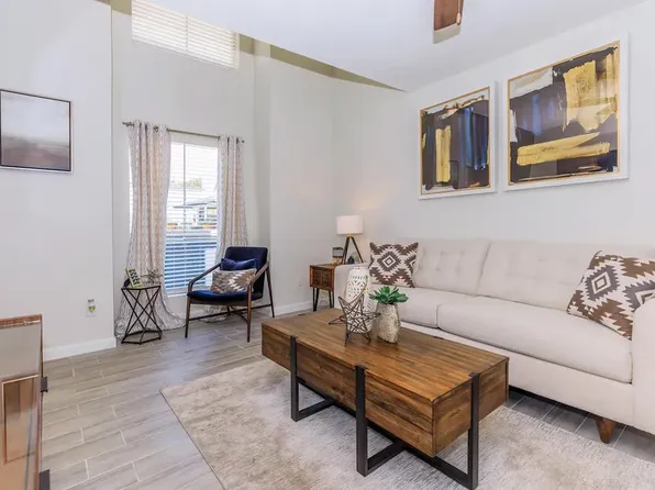 Turtle Pointe Apartments