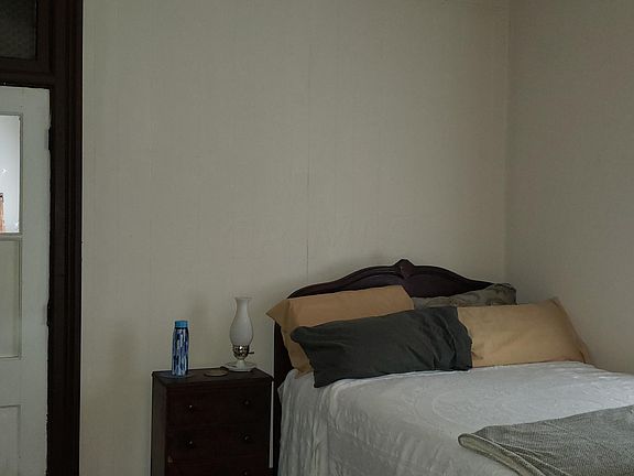 2nd image of 222 W High St