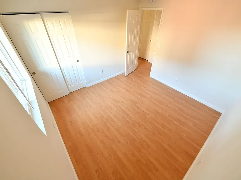 900 Alvarez Ave — Photo 12