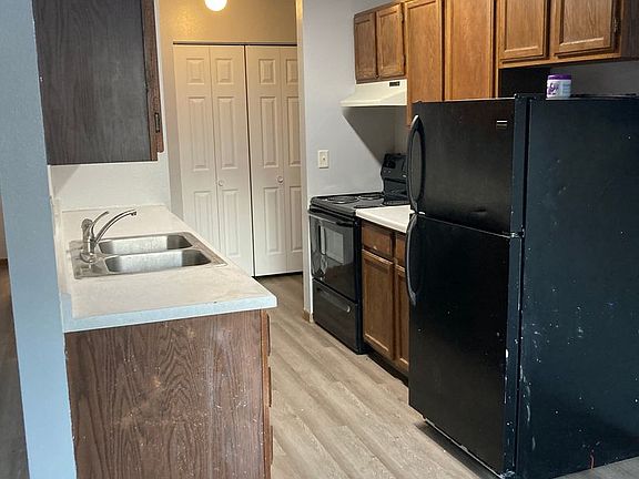 3rd image of 2715 Hawken St APT 9