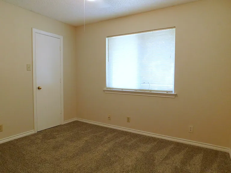 2204 Canterbury Ct #2204 — Photo 20