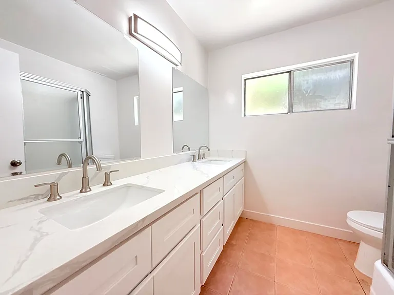853 W Beach Avenue — Photo 13