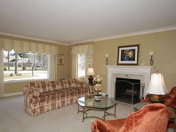 2nd image of 9521 N Lake Dr