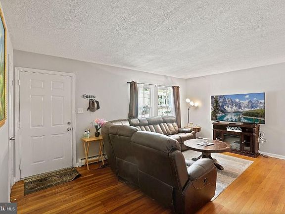 4th image of 4412 Evergreen Dr