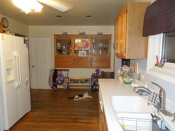 Kitchen : Kitchen view with built in hutch