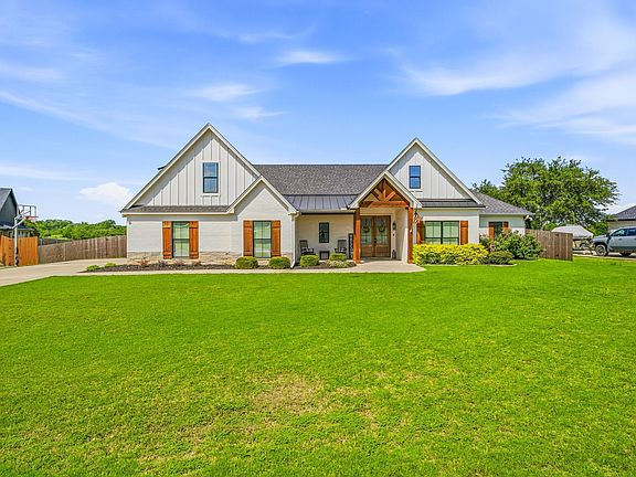 2nd image of 190 Blue Ribbon Ln