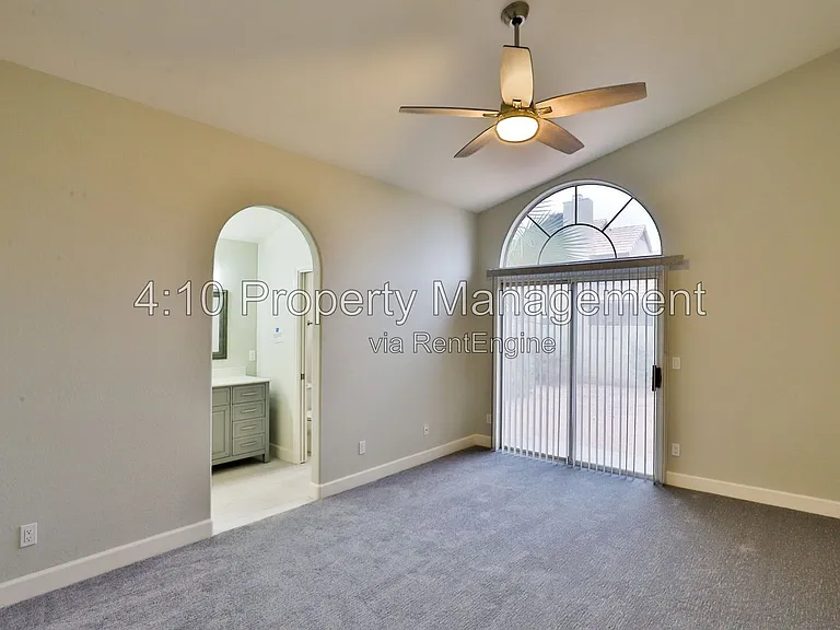 4230 E Woodland Dr — Photo 19